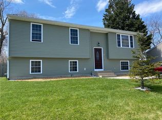 21 Lockwood St, West Warwick, RI 02893