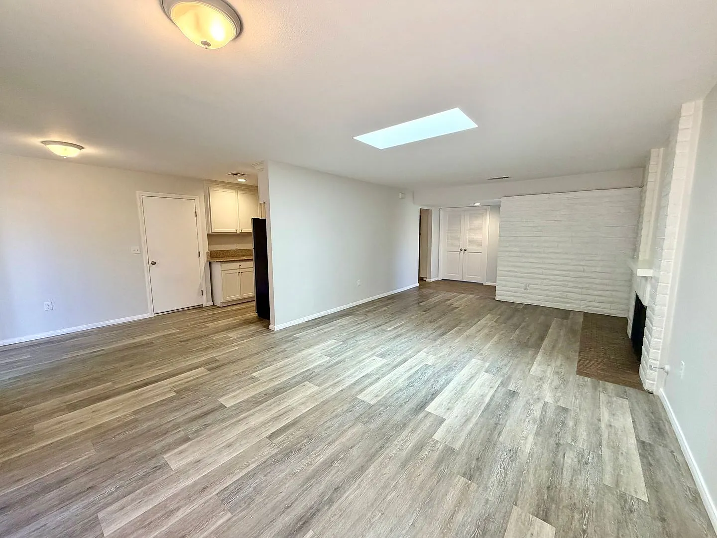 Peaceful, Quiet and Bright - Recently Remodeled 2/2 in Talmadge — Photo 2