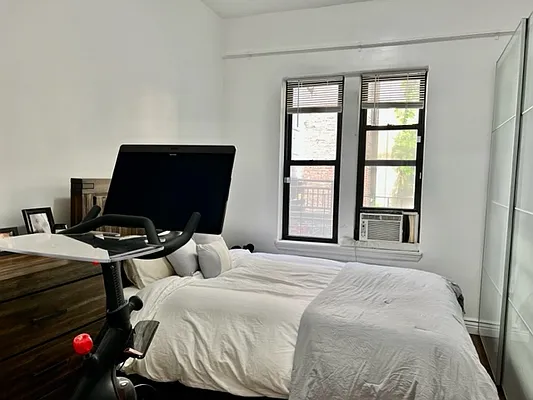 Rented by Bank Neary | media 1