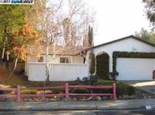 100 Lily Ct, Hercules, CA 94547