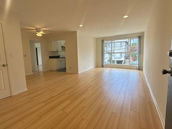 3rd image of 3410 Club Dr APT 1