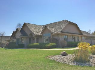 10227 N Trillium Rd, Mequon, WI 53092
