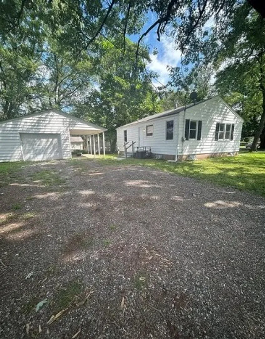 For Lease — Photo 2