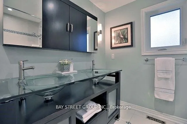 215 River Oaks Blvd E — Photo 10
