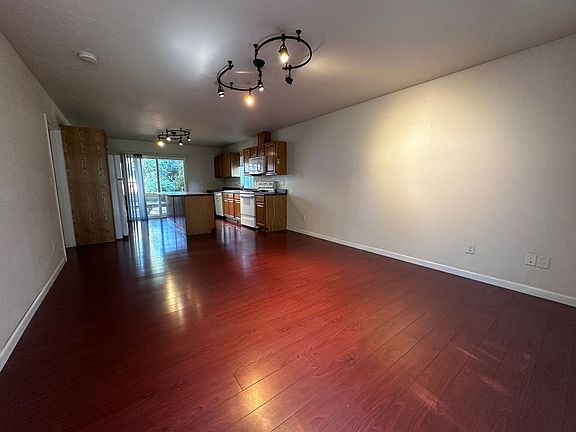 2nd image of 324-330 W Clay St #326
