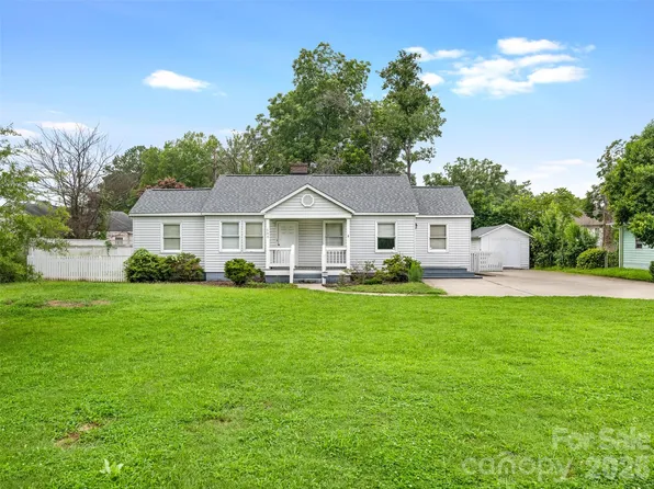 646 Marsh Rd, Charlotte, NC 28209