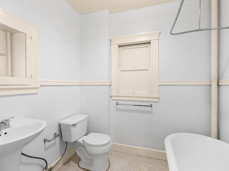 Historic Paramount Apartments — Photo 15