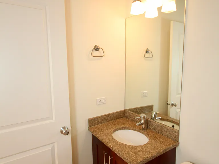 4651 N Greenview #409 — Photo 16