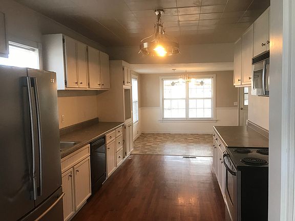 5th image of 303 Cahoon St