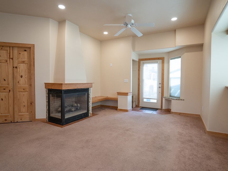 1st image of 424 Gold St