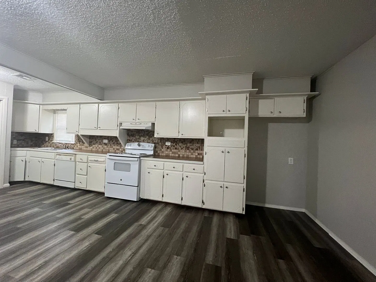 1315 NW Bessie- available now! — Photo 3