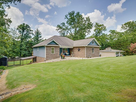 3rd image of 564 Dogwood Dr