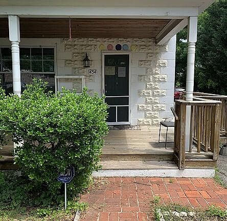 3rd image of 434 E Diamond Ave
