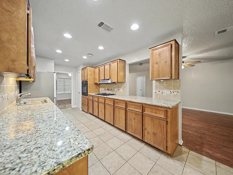 2433 Canyon Creek Dr — Photo 6
