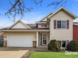 1054 Falcon Rd SE, Rochester, MN 55904