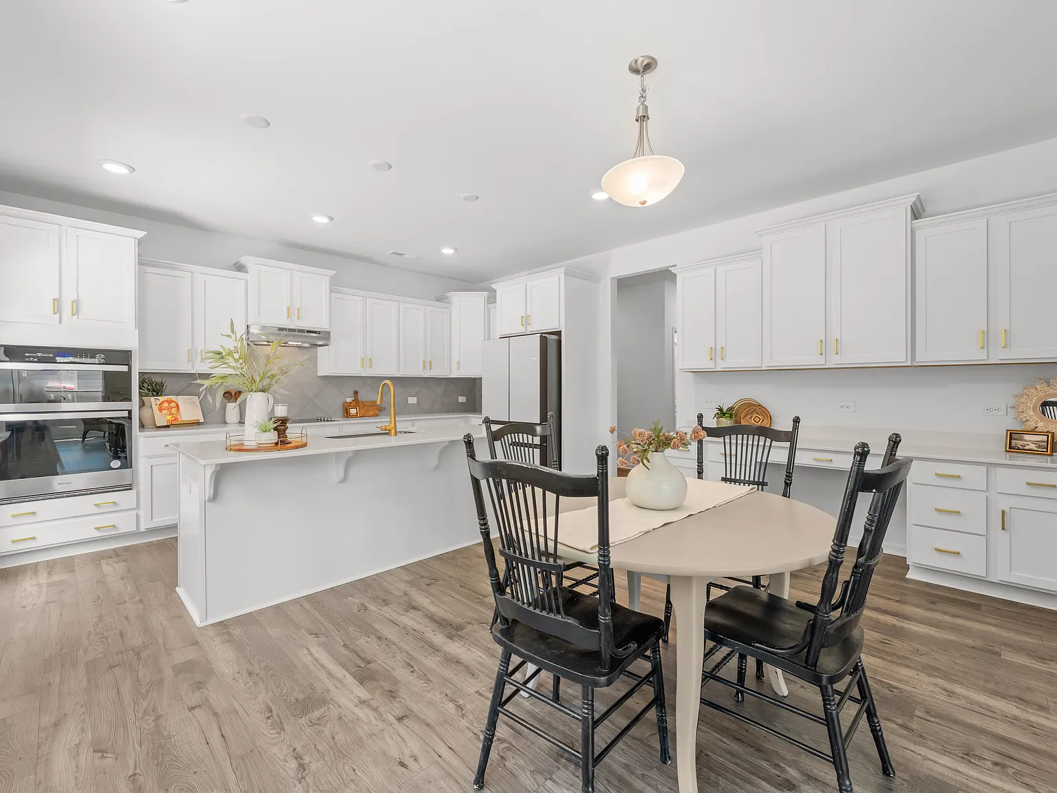 4 bed, 3666 sqft, $2,600 — Photo 3
