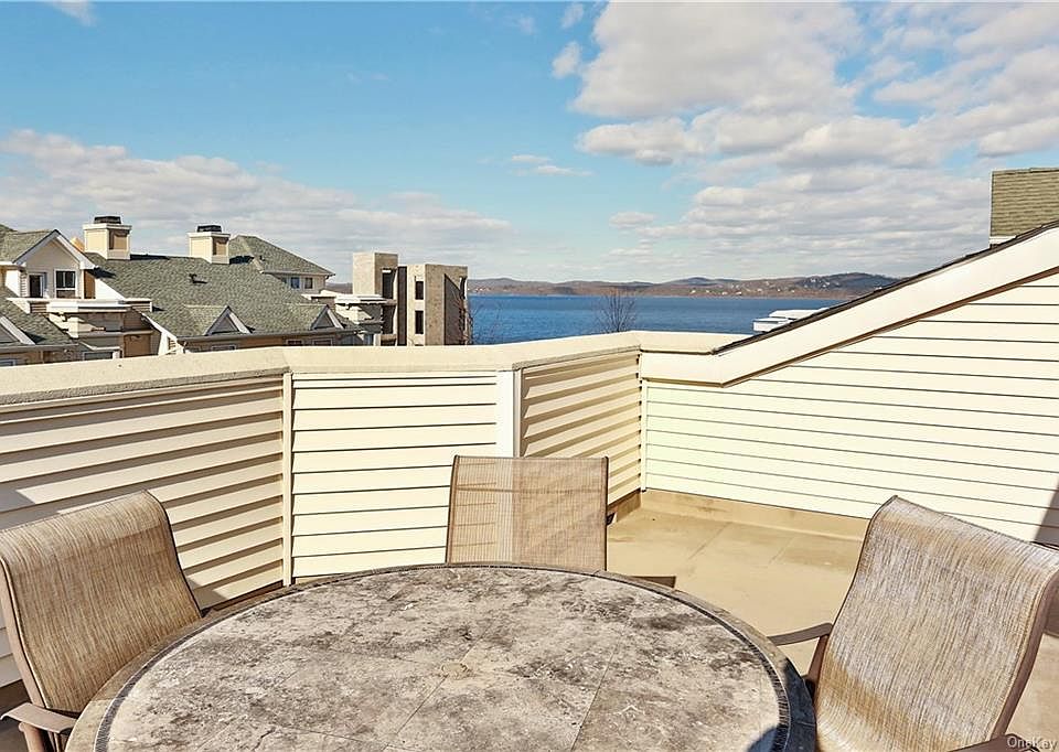 1st image of 25 Harbor Pointe Dr