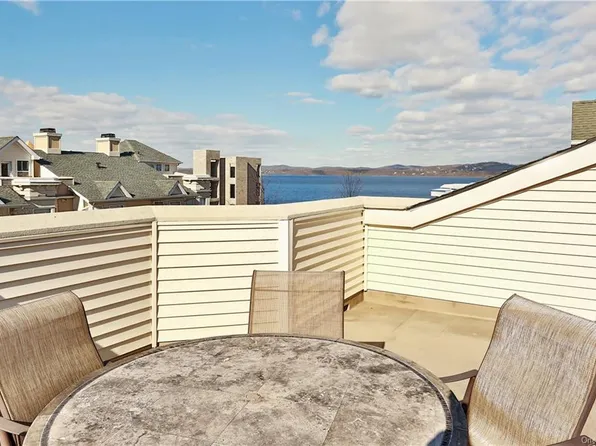 25 Harbor Pointe Dr, Haverstraw, NY 10927