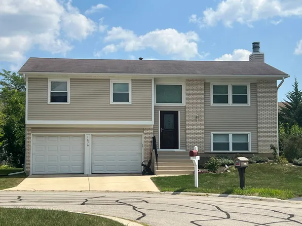 1579 E Bayside Ct, Hoffman Estates, IL 60192