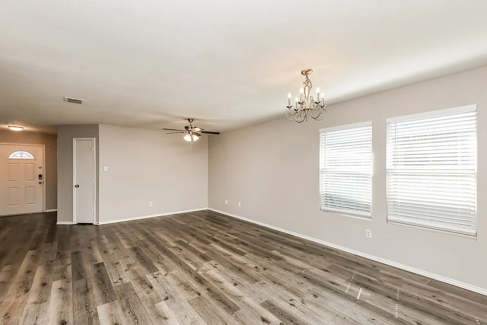 4 bed, 2.0 bath, 2085 sqft, $2,415 — Photo 4