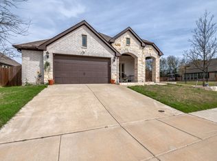 303 W Milas Ln, Red Oak, TX 75154