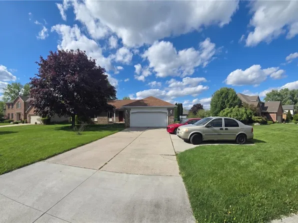 3809 Curtice Rd, Northwood, OH 43619