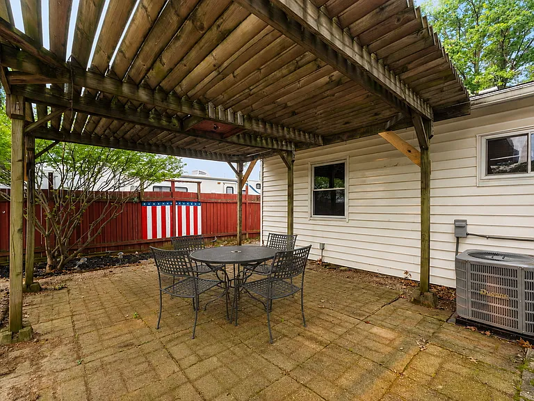 7365 Chennault Dr — Photo 38