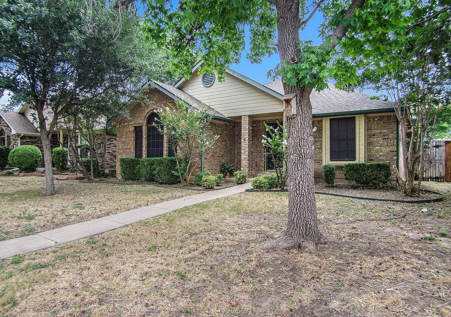 Beautifully Crafted 3-2-2 in Fort Worth! — Photo 3