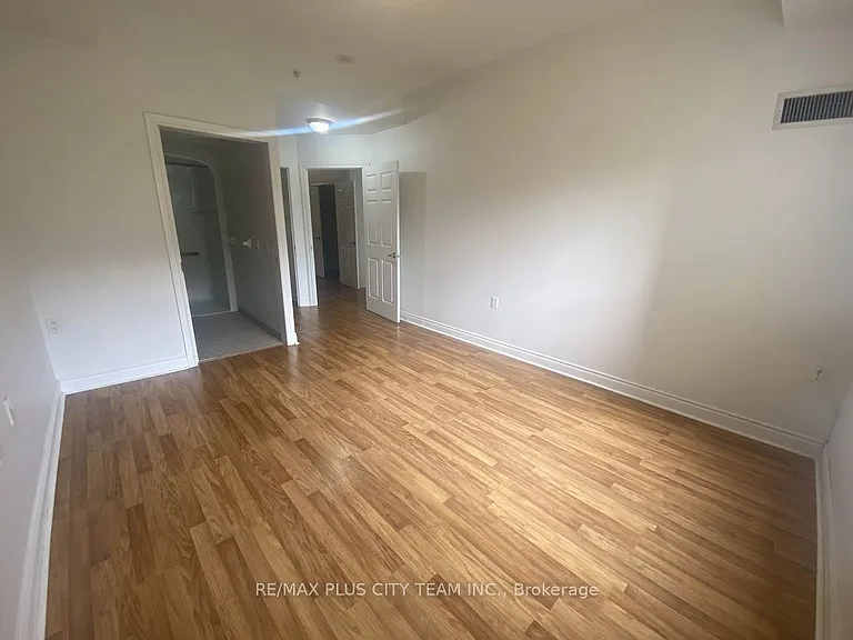 12 Rean Dr #210 — Photo 8