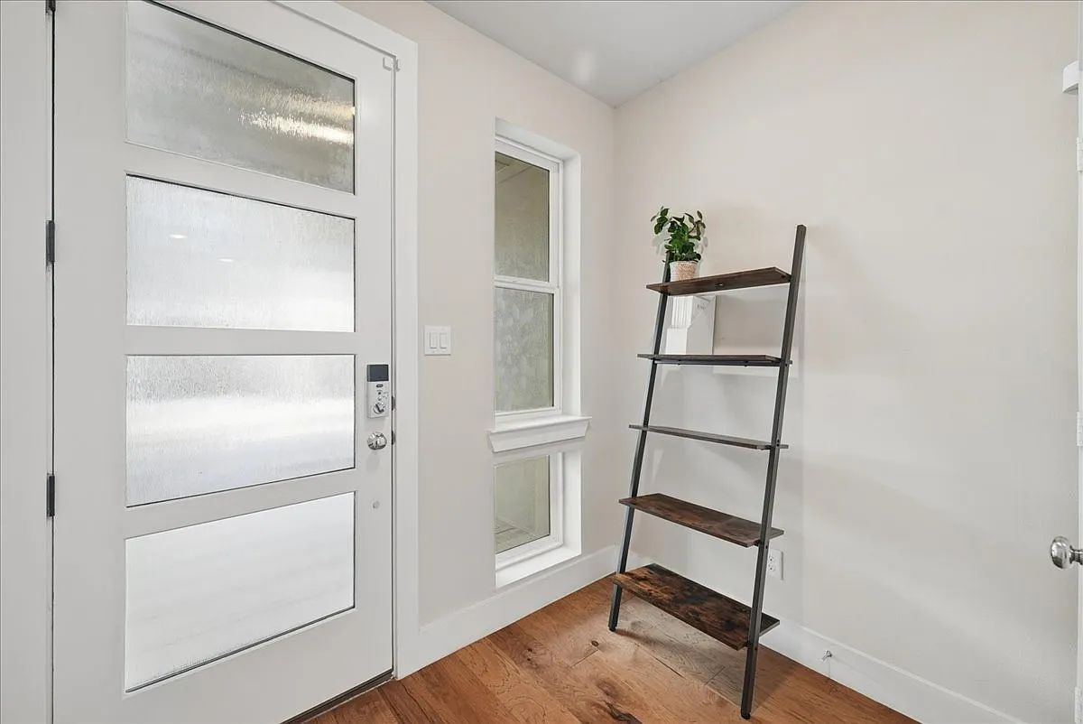 3 bed, 2224 sqft, $3,500 — Photo 3