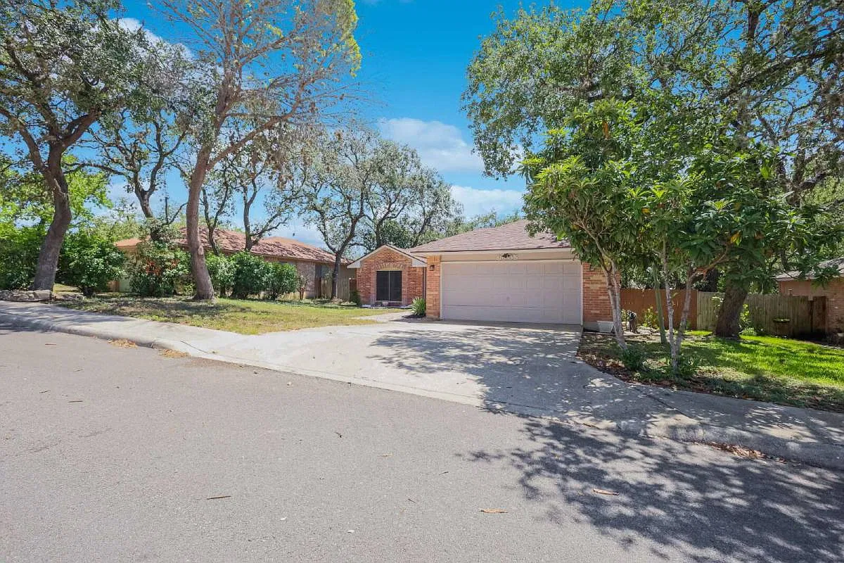 8605 Wood Peak in San Antonio, TX 78251 — Photo 2