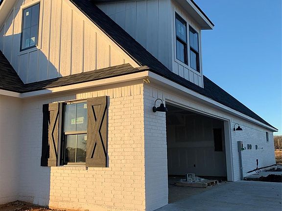4th image of 1402 St Ives Ln