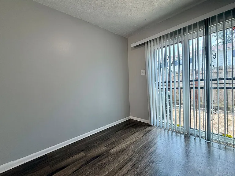 670 Hobbs Dr — Photo 4