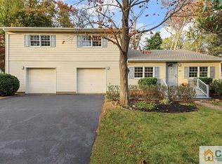 104 Lakeside Dr N, Piscataway, NJ 08854