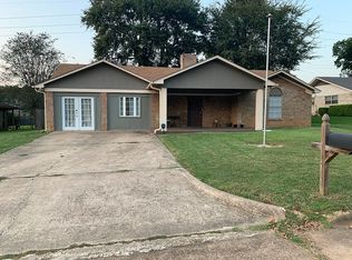 208 Pine Forest St, Wake Village, TX 75501