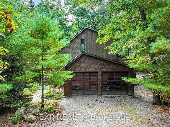 3rd image of 10207 Pinetree Dr