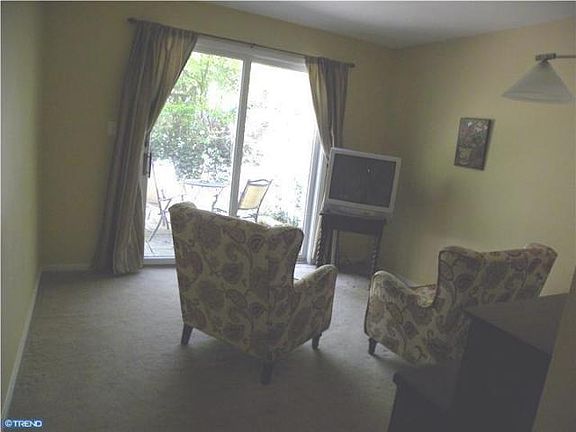 5th image of 27 Academy Ct
