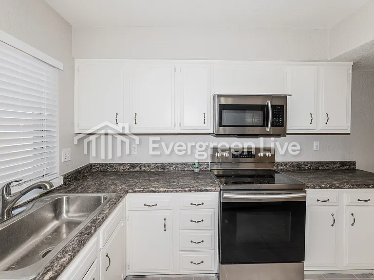 6604 W Christy Dr — Photo 7
