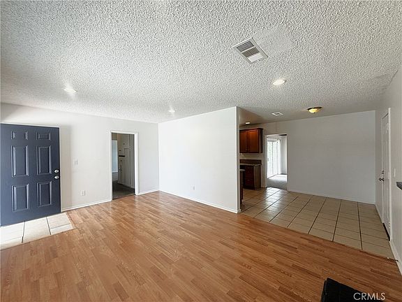 4th image of 490 Avignon Ct