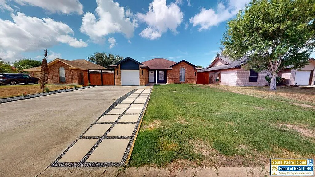 3 bed, 2.0 bath, 1160 sqft, $2,200 — Photo 1