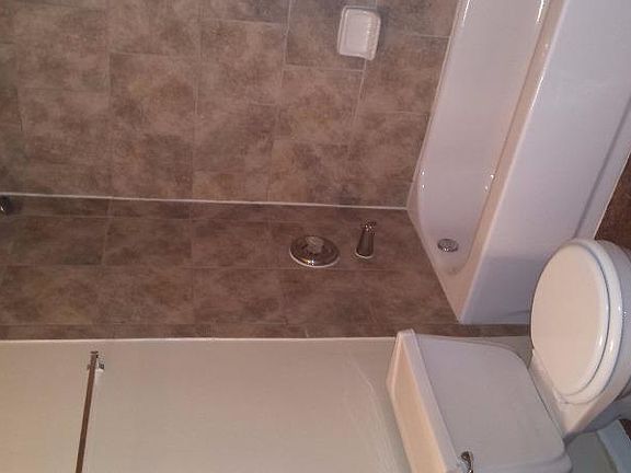 3rd image of 890 Westmoreland Dr APT 17