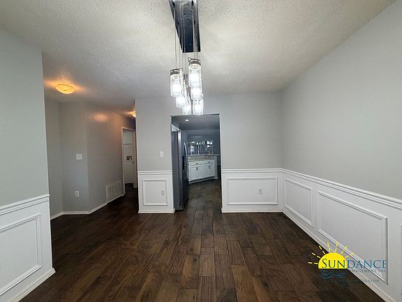 3rd image of 929 Claeven Cir