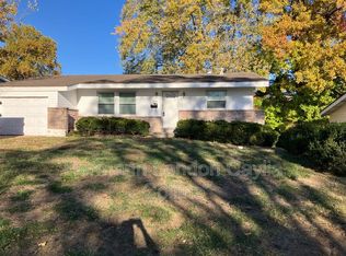 11016 Saginaw Dr, Saint Louis, MO 63136