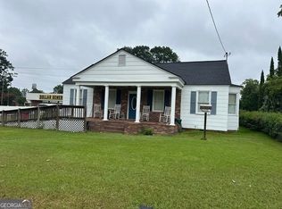5828 Oak St, Eastman, GA 31023