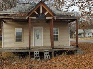 120 E 4th St, Onaga, KS 66521