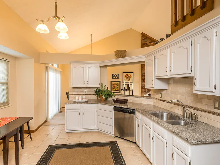 4112 Loughmoor Dr — Photo 9