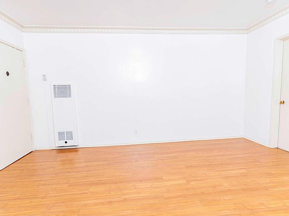 2nd image of 827 S Oxford Ave #3