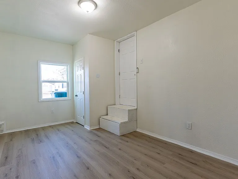 1621 Thompson Dr — Photo 12
