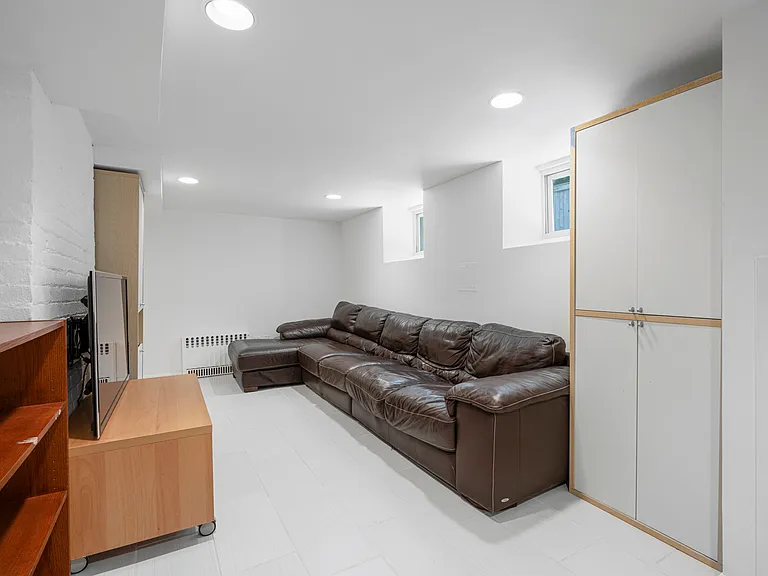 5 Gerlach Pl — Photo 28