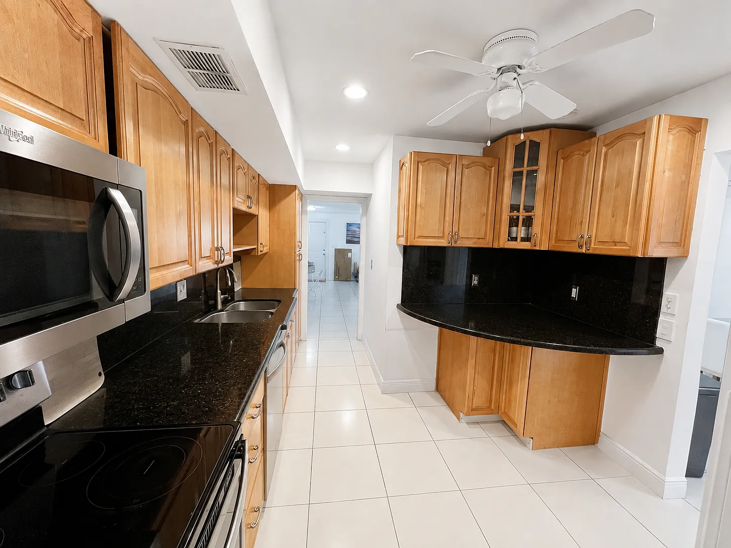 4 bed, 2100 sqft, $3,749 — Photo 4
